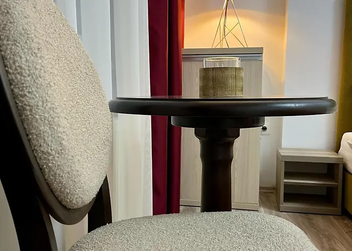 Cara 1 Min Walk To The Summerland