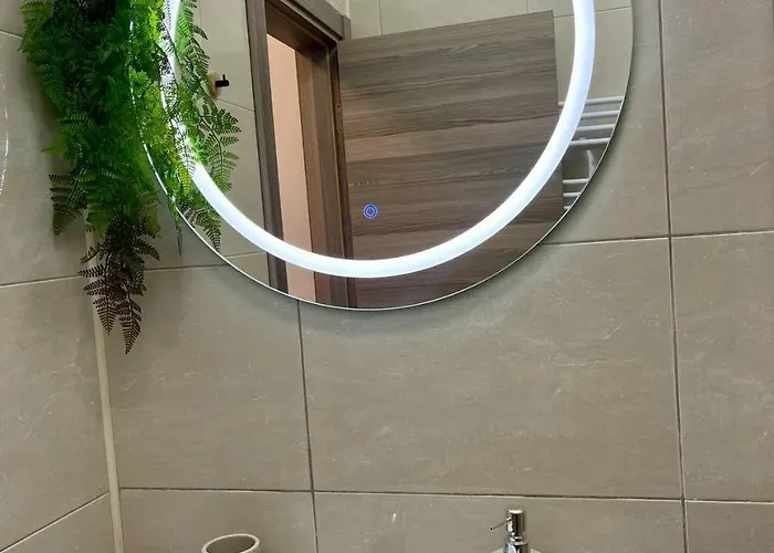 Cara 1 Min Walk To The Summerland