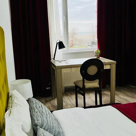 Cara 1 Min Walk To The Summerland Appartement