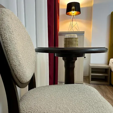 Cara 1 Min Walk To The Summerland