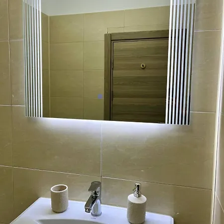 Cara 1 Min Walk To The Summerland * Mamaia