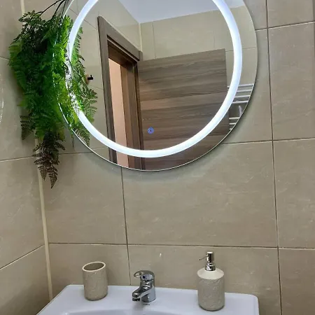 Cara 1 Min Walk To The Summerland