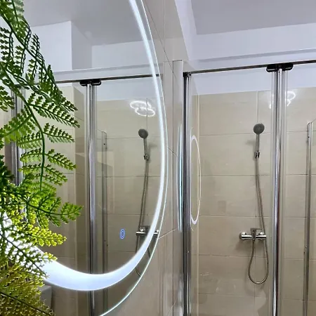 Cara 1 Min Walk To The Summerland Appartement