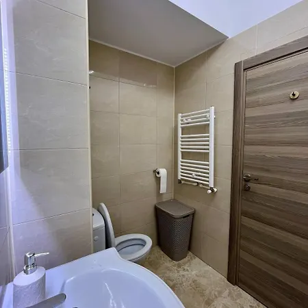 Cara 1 Min Walk To The Summerland *